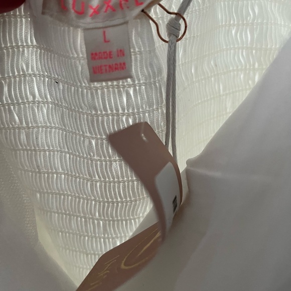 Bridal shower dresses - Picture 3 of 5